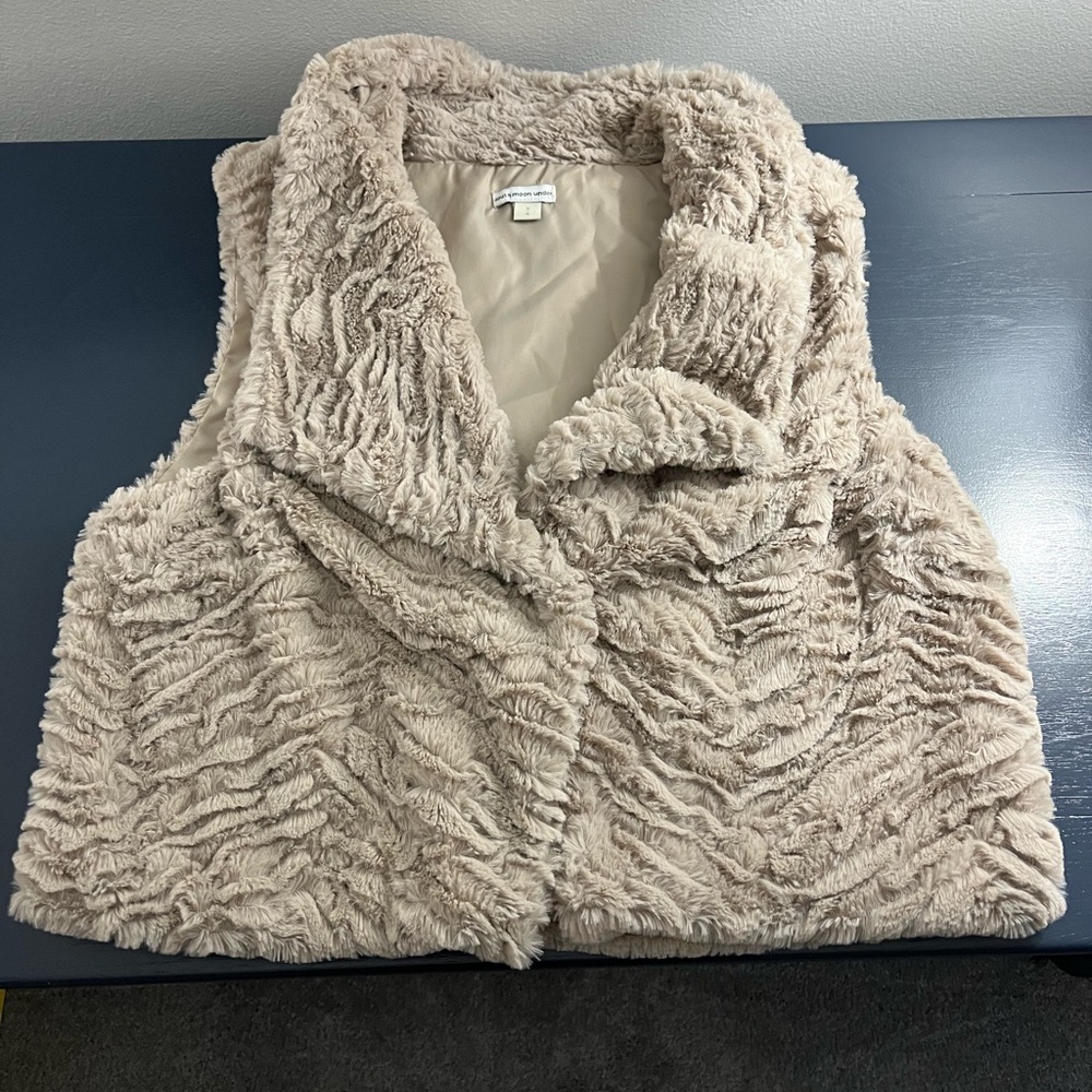 Light grey/beige faux fur vest, South Moon Under, size M